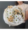 Букет с кустовой хризантемой, мини хризантемой и танацетумом