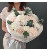 Букет с диантусами и эвкалиптом 2