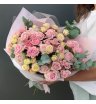 Букет с кустовыми розами микс, одноголовыми и эвкалиптом 2