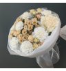 Букет с мини хризантемой, французской розой, диантусами и кустовым розами 2
