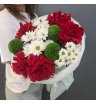Букет с французскими розами, гвоздикой и хризантемами