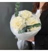 Букет с белыми французскими розами и эвкалиптом 4