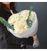 Букет с белыми французскими розами и эвкалиптом 2