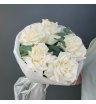 Букет с5 белыми французскими розами и эвкалиптом