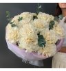 Букет из 15 белых французских роз с эвкалиптом 1