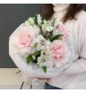 Букет с розовыми французскими розами и альстромерией 2