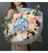 Букет сборный с гортензией и кустовыми розами