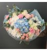 Букет сборный с гортензией и кустовыми розами 2
