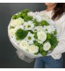 Букет с борный с кустовыми розами, хризантемой микс и диантусами