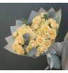 Букет с 11 кустовыми розами  эвкалиптом 3